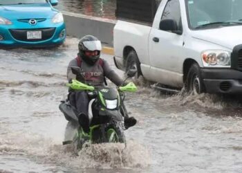 Fuertes lluvias agravan baches en la GAM