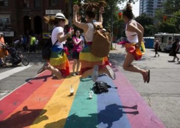 Florida enfrenta polémica por remoción de cruces peatonales con colores LGBT+