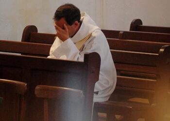 Asaltan a cura en su casa en Yucatán