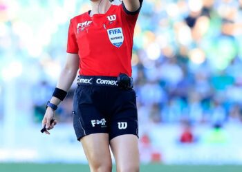 Sheinbaum condena amenazas contra árbitra Katia Itzel