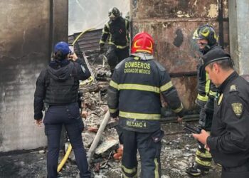 Incendio en bodega de plásticos provoca evacuaciones en la GAM