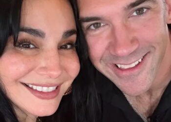 Martha Higareda y Lewis Howes anuncian que esperan gemelos