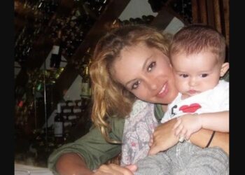 Retienen en Madrid al hijo de Paulina Rubio tras viajar solo