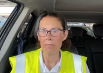 Prefieren vacaciones y dejan a su hijo en el aeropuerto