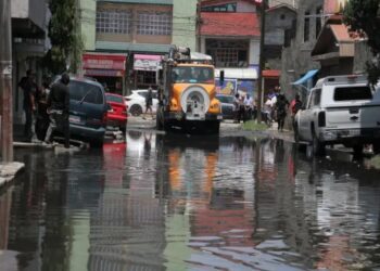 Despliegan vactors y brigadas para mitigar inundaciones en Ecatepec