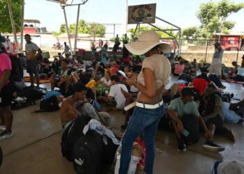 Caravana migrante avanza con dificultad entre lesiones y cansancio
