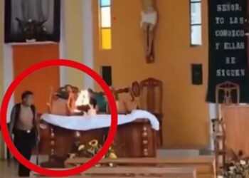 Hombre incendia altar en iglesia de Veracruz y asegura que “el diablo se lo ordenó”