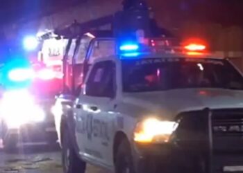 Vecinos de Puebla enfrentan a hombre que se exhibió frente a menores