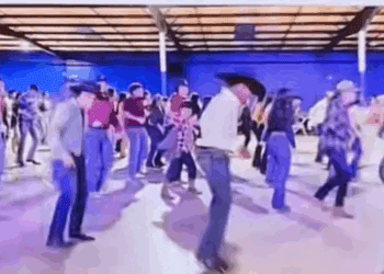 Estudiantes japoneses dominan en minutos la coreografía del “Payaso de Rodeo”