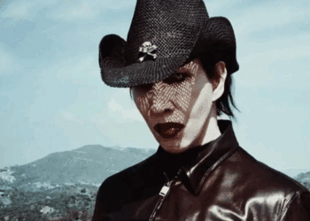 Marilyn Manson llega a San Luis Potosí para la FENAPO en medio de protestas y miles de firmas en su contra