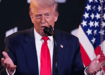 Trump plantea cumbre con Putin y Zelenski tras reunión en Alaska