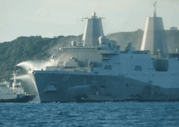 Incendio en buque de EU frente a Okinawa moviliza rescate japonés