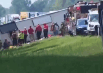 Tragedia en Nueva York: autobús turístico vuelca y deja muertos y heridos