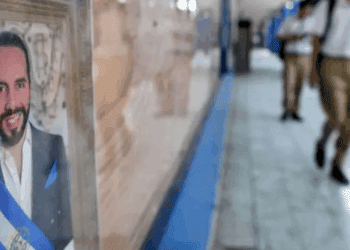 Bukele defiende estricta disciplina escolar pese a críticas