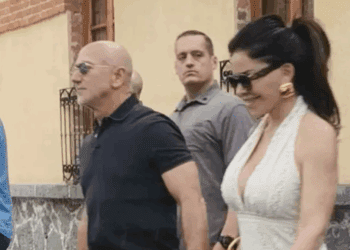 Jeff Bezos y Lauren Sánchez disfrutan recorrido cultural en la Casa Azul de Frida Kahlo en CDMX