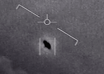 La directora de Inteligencia de EU admite creer en vida extraterrestre