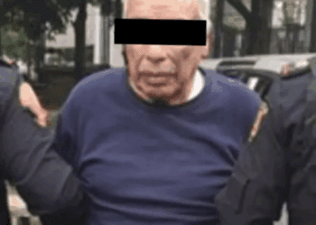 Detienen a adulto mayor por tocamientos en sala de cine en CDMX