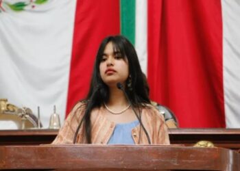 Joven premiada exige a diputados mayor compromiso en juventud y seguridad