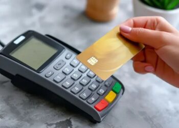 Cobrar comisión por pagar con tarjeta es ilegal: Profeco