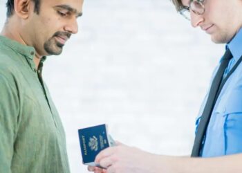 Europa digitaliza el control fronterizo: adiós a los sellos en pasaporte desde 2025
