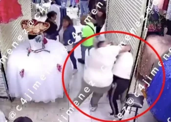 Mujeres pelean en Mercado de La Lagunilla, CDMX