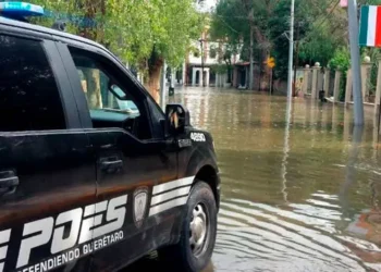 Desbordamiento de la presa Centenario provoca inundaciones en Tequisquiapan