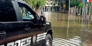 Desbordamiento de la presa Centenario provoca inundaciones en Tequisquiapan