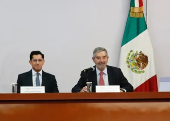 SRE insta a mexicanos en EU evitar conflictos patrios