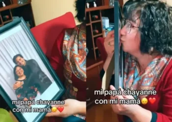 Mamá recibe foto con Chayanne creada por IA y su reacción se vuelve viral