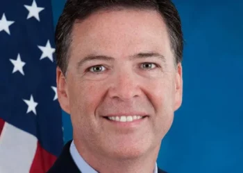 Acusan a exdirector del FBI, crítico de Trump