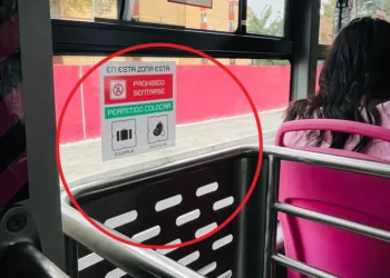 Implementan uso de canastillas para mochilas en la CDMX