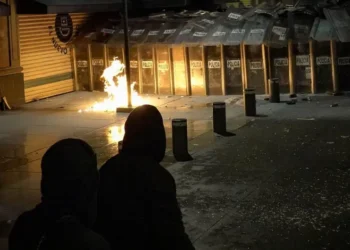 Canaco CDMX pide prohibir uso de pasamontañas en marchas tras vandalismo