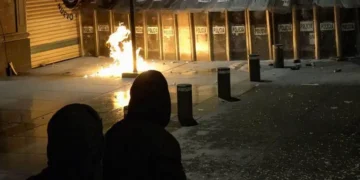Canaco CDMX pide prohibir uso de pasamontañas en marchas tras vandalismo