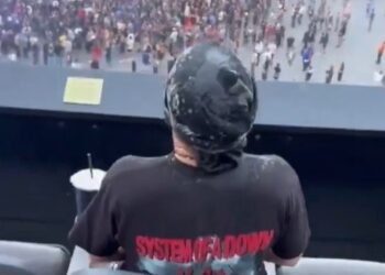 Fan se masturba en concierto de Korn