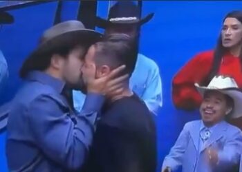 Shiky y El Guana protagonizan ardiente beso