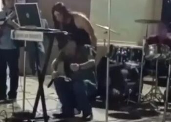 Maestro muere mientras cantaba “A mi manera”