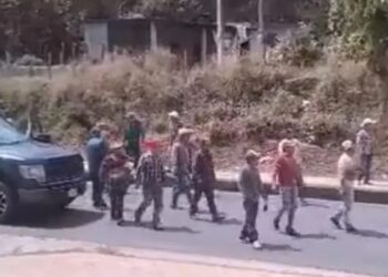 Enfrentamiento en  Coscomatepec deja patrulla robada por vecinos