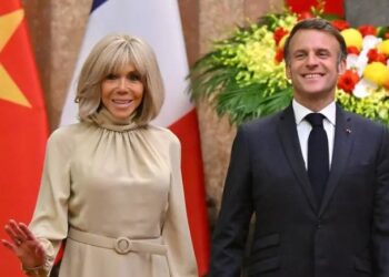 Macron llevará pruebas a EE. UU. para confirmar que Brigitte es mujer