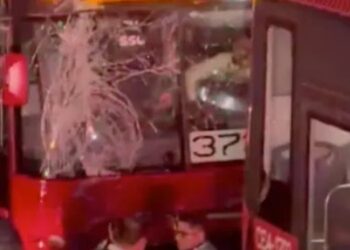 Choque entre dos unidades del Metrobús en Xola y Tlalpan