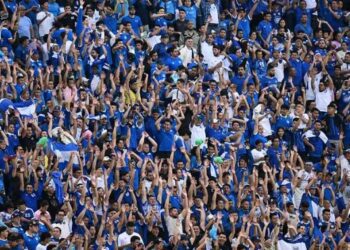 FIFA lanza advertencia a El Salvador por insultos racistas
