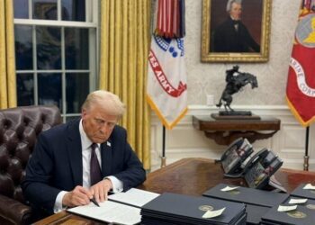 Trump rechaza autenticidad de carta dirigida a Epstein