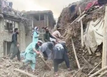 Sismo en Afganistán, más de 800 muertos