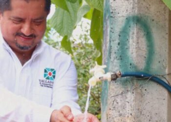 Alcalde de Valladolid, inaugura llave de agua