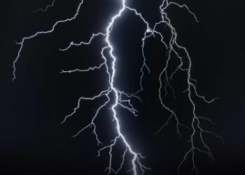 Hombre muere tras ser alcanzado por un rayo