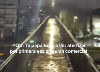 Padre presencia primer aterrizaje de su hija piloto y conmueve en redes