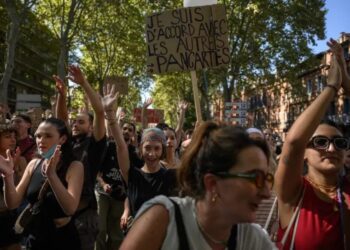 Masivas protestas en Francia contra la austeridad y en reclamo de justicia fiscal