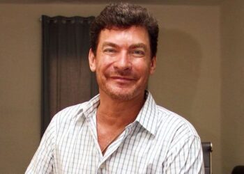 Sebastián Ligarde asegura haber visto un OVNI frente a su casa