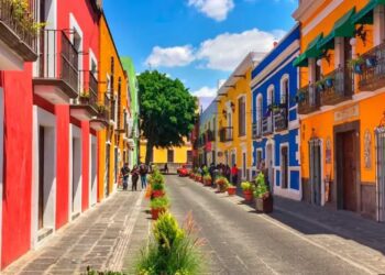 Familia rescatada de secuestro virtual en hotel del Centro Histórico de Puebla