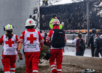 Cruz Roja habilita línea de apoyo a familiares tras explosión en Iztapalapa