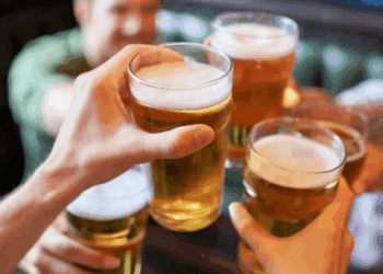 Esto gastan los mexicanos en cerveza cada año y así impacta en la economía